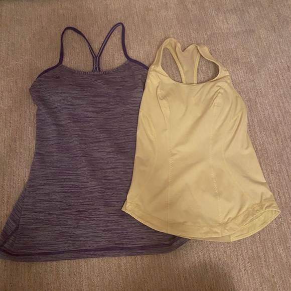 Bundle of 2 Lululemon tanks - Picture 2 of 10
